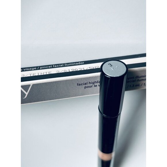 MARY KAY  Facial Highlighting PEN - SHADE 3 - .04 FL. OZ. DISCONTINUED - Picture 2 of 8